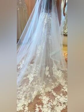 Extea Long Catgerdal Sheer Floral Appliqué Bridal Veil